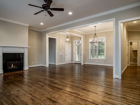 5th image of 871 Breeding Ave