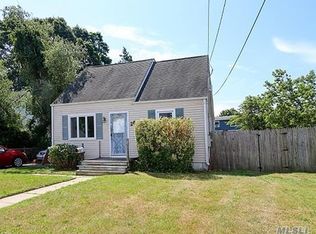 26 Veronica Ln, North Babylon, NY 11703