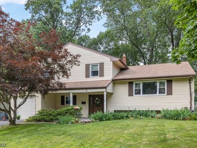 8 Berkeley Ter, Livingston, NJ, 07039