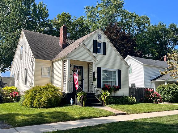 2nd image of 220 Mechanic St