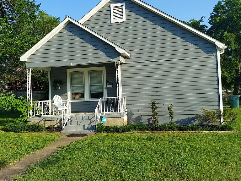1704 E Chaffin St — Photo 1
