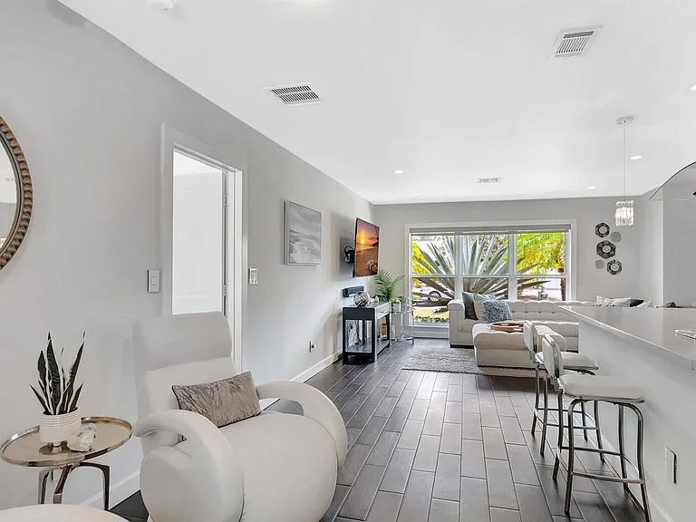 855 Berkeley St — Photo 7