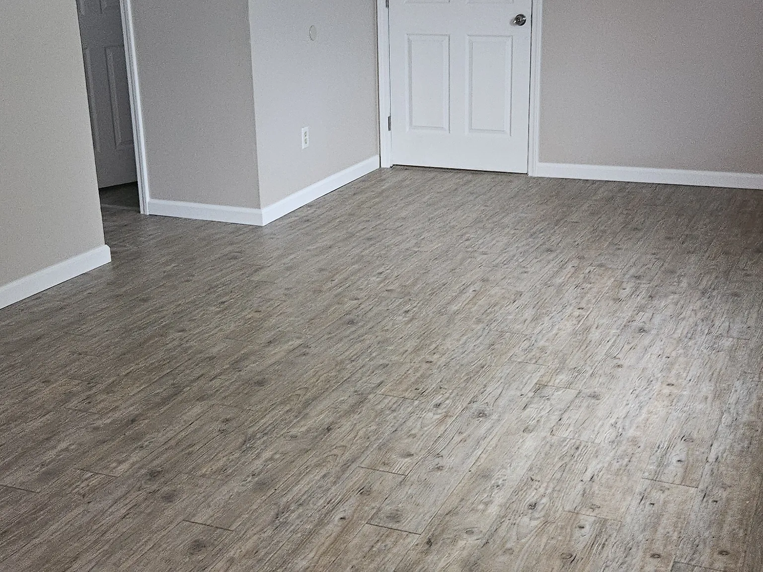 176 Robert Dr — Photo 3