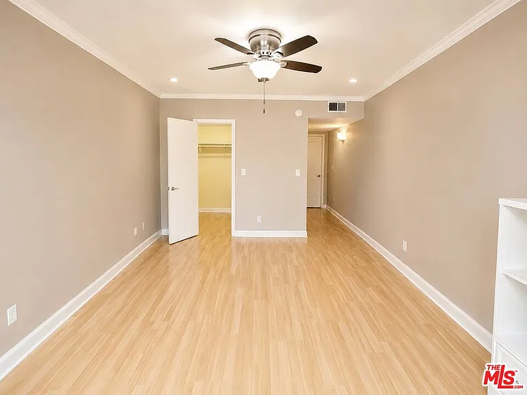 5870 Green Valley Cir #129 — Photo 16