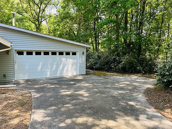 3rd image of 2289 Roscoe Rd