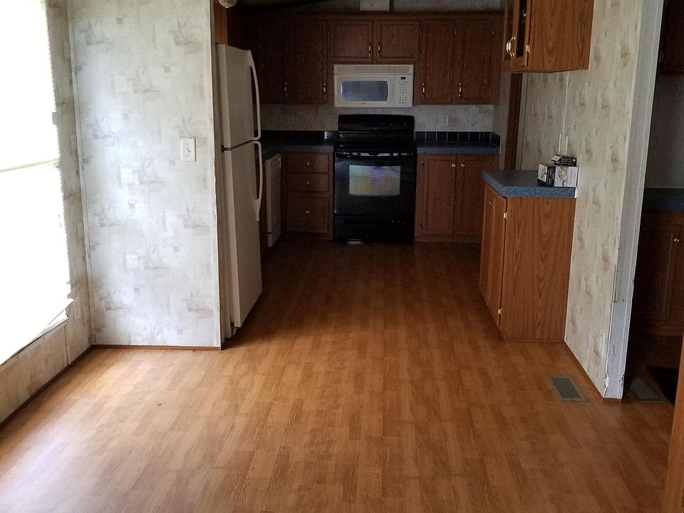 2nd image of 37525 Weiss Rd
