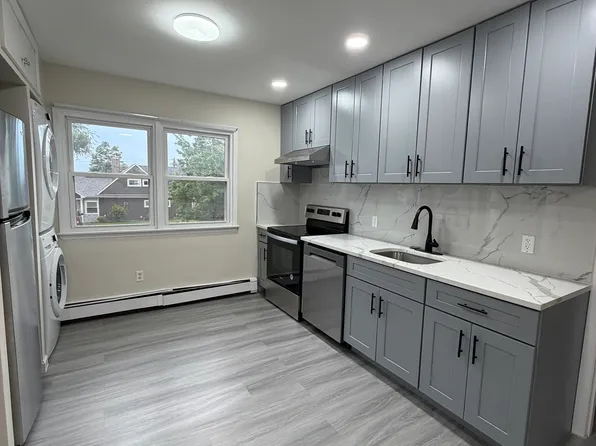 (undisclosed Address), Levittown, NY 11756