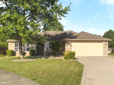 282 N Greenbriar Dr, Greenwood, IN, 46142