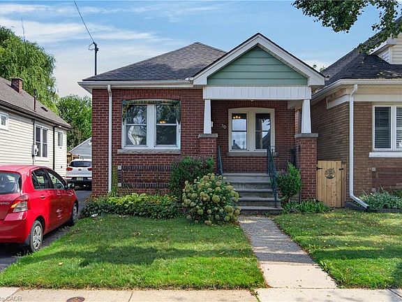 3rd image of 30 Barons Ave N