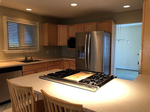 4th image of 200 N Carpenter Ave