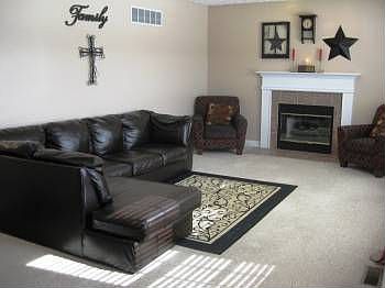 4th image of 377 Clifden Ct