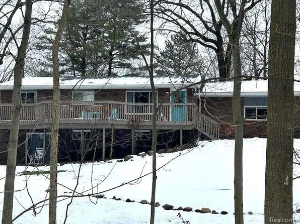 8900 Thendara Blvd, Clarkston, MI 48348