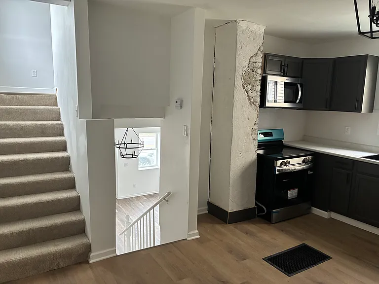 914 W Main St #1 — Photo 2