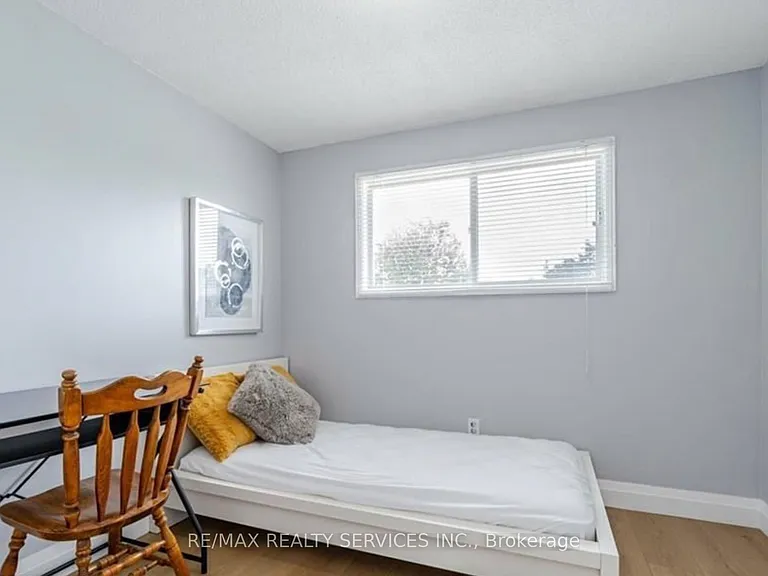 322 Benesfort Cres — Photo 12