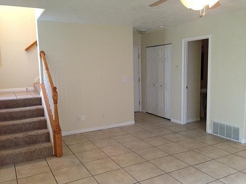 4th image of 924 E Grape Ivy Way