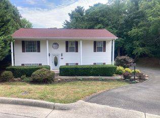 903 Greenbrier Ct, Salem, VA 24153