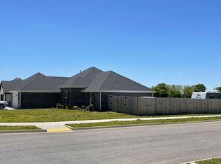 463 Yona Ln, Fayetteville, AR 72703