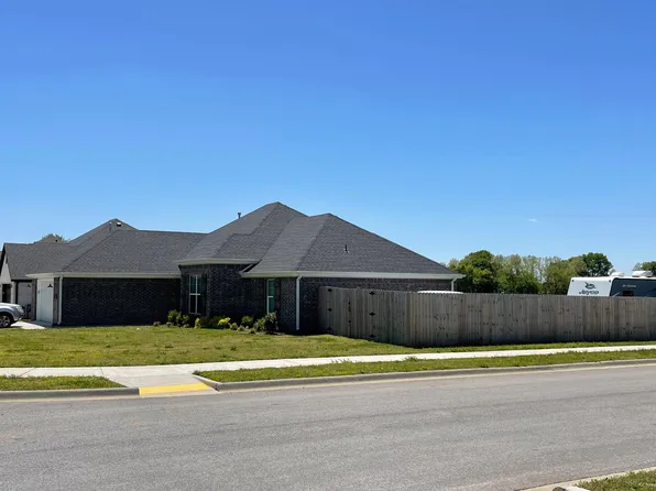 463 Yona Ln, Fayetteville, AR