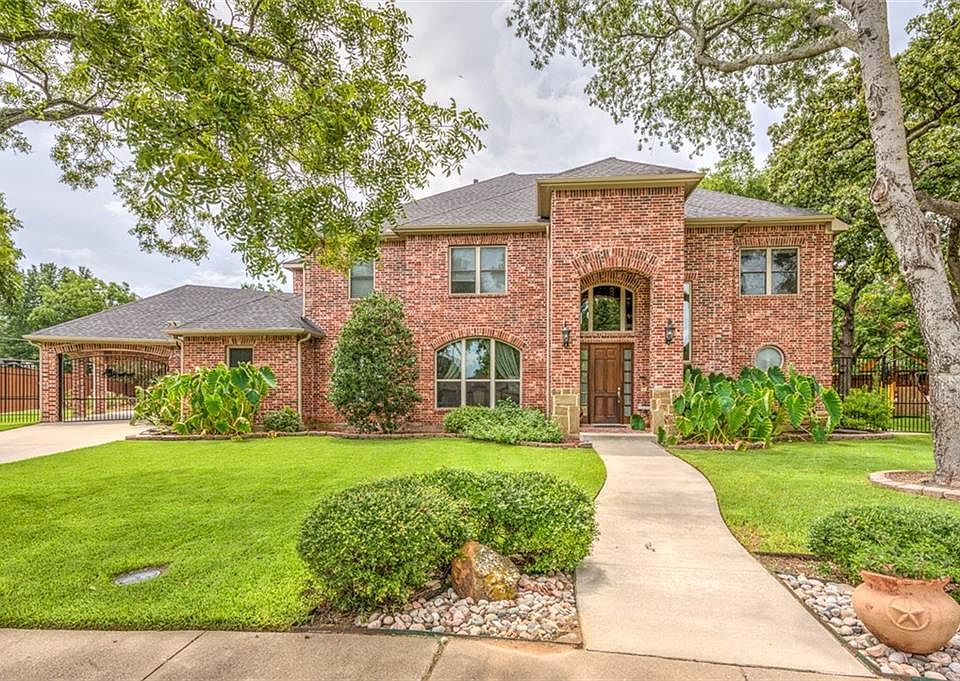 1st image of 2109 Oakwood Dr