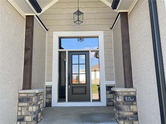 5th image of 2616 NE Amanda Ln