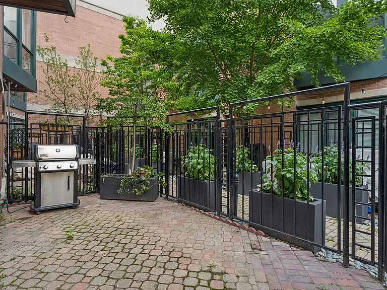 2910 N Commonwealth Ave #3 — Photo 3