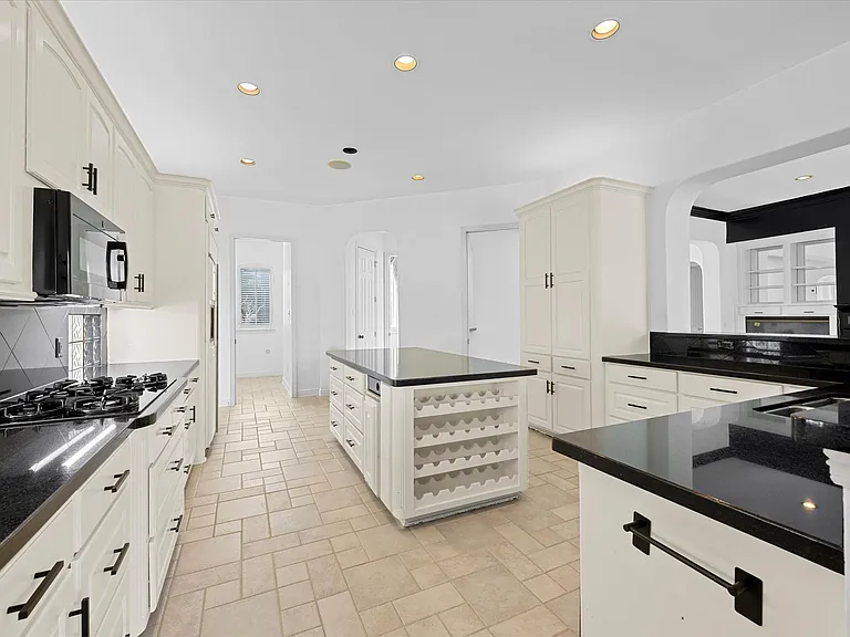 15318 Beecham Dr — Photo 10