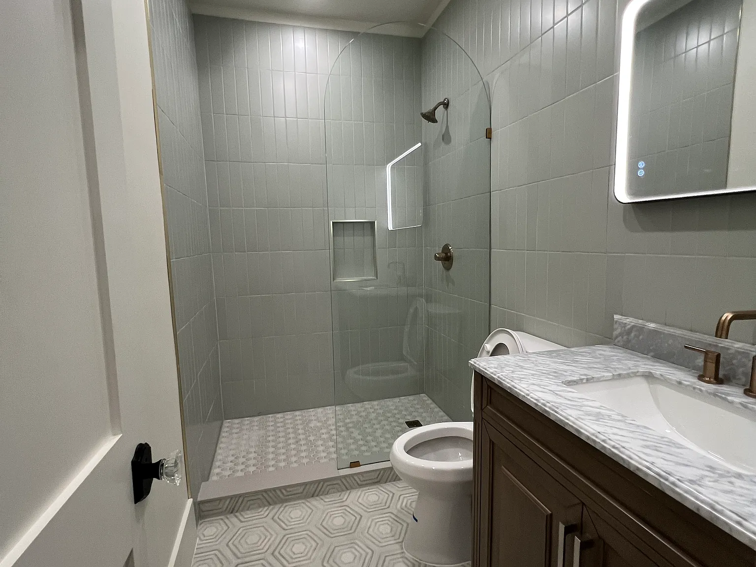 2 bed, 950 sqft, $3,750 — Photo 3