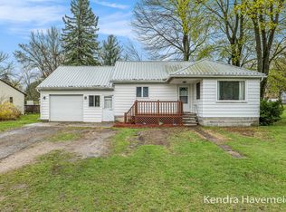 218 E Forest St, Edmore, MI 48829