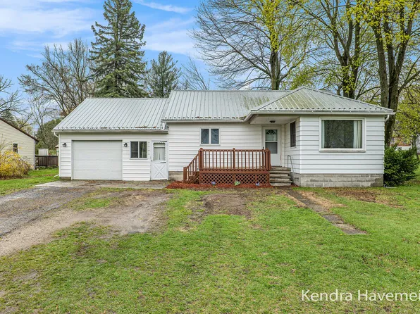 218 E Forest St, Edmore, MI 48829