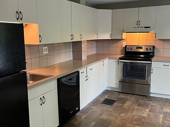 3rd image of 14 Baldwin St #14