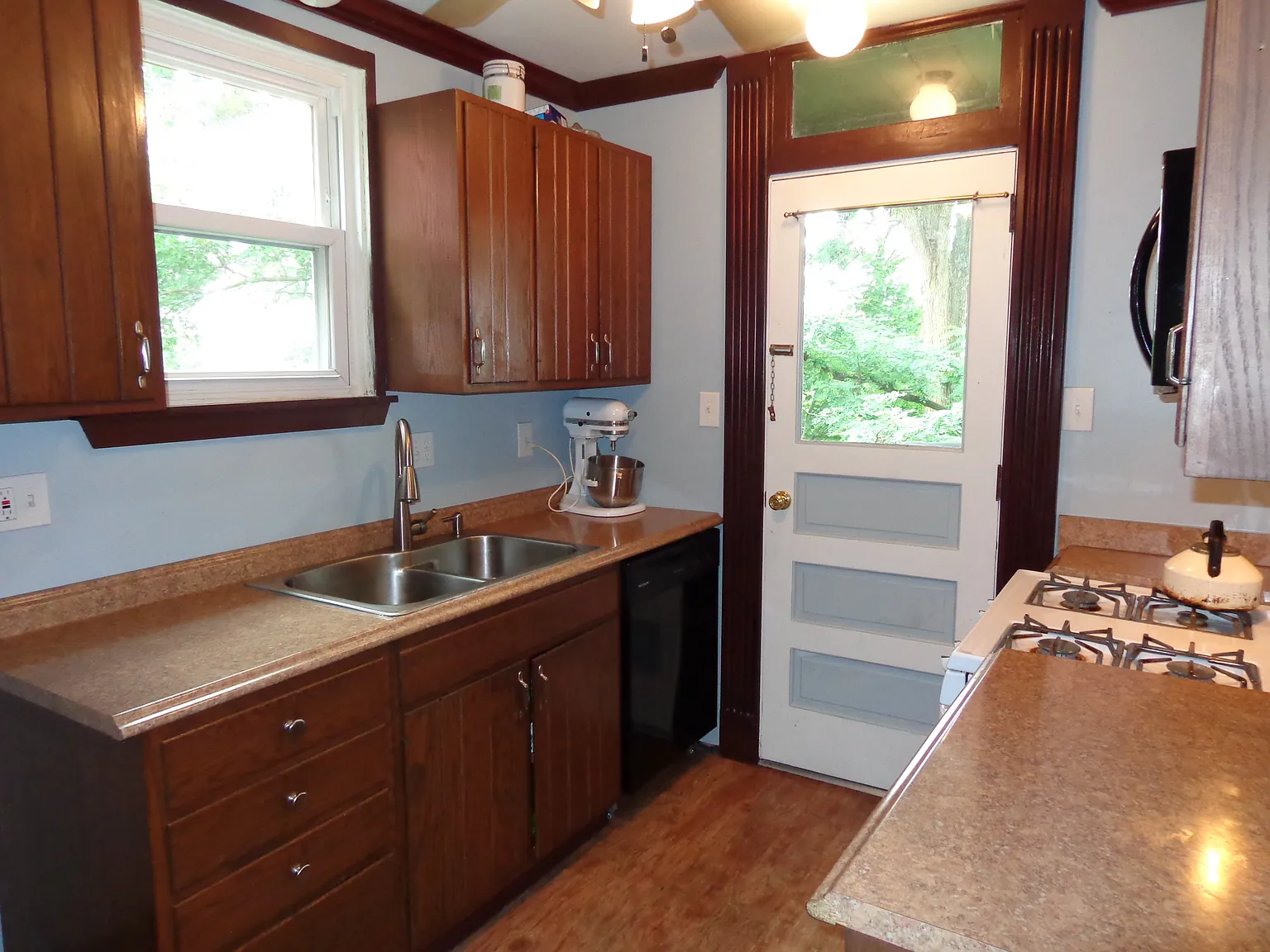 936 Jackman Ave photo 1