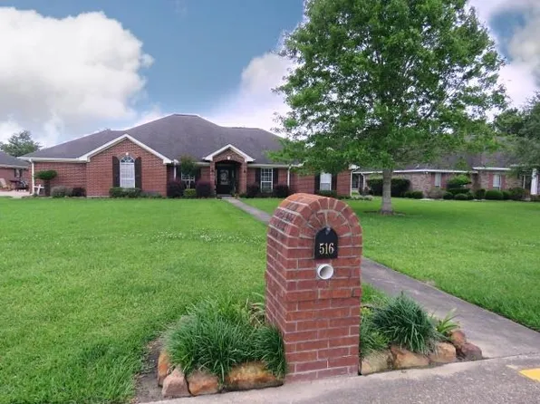 516 Evans St, Winnie, TX 77665