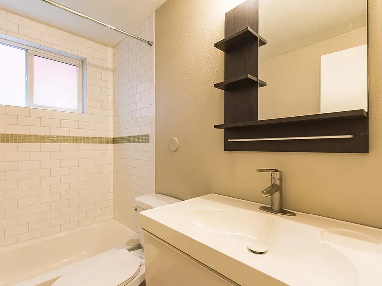 Topaz Apartments — Photo 30
