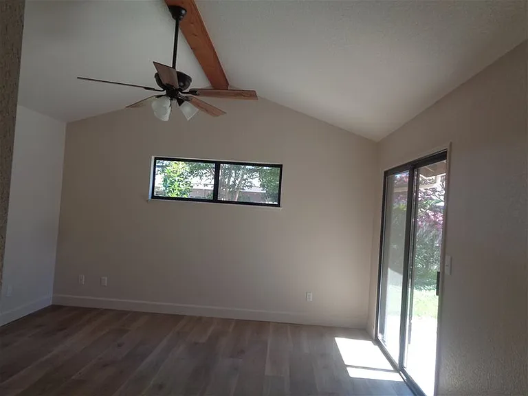 911 Mariposa Dr — Photo 8