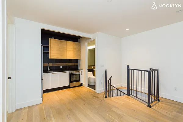 Rented by Nooklyn NYC LLC | media 124