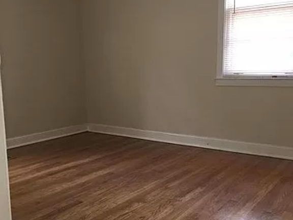 5th image of 402 Englewood Ave