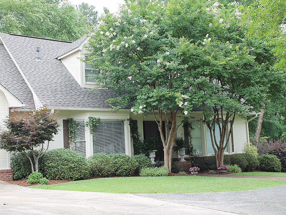 1st image of 610 Fair Oaks Ln