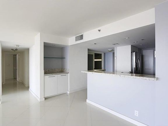2nd image of 1717 N Bayshore Dr APT 3754