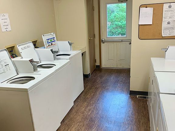 5th image of 500 Engle Dr #1B-1Ba