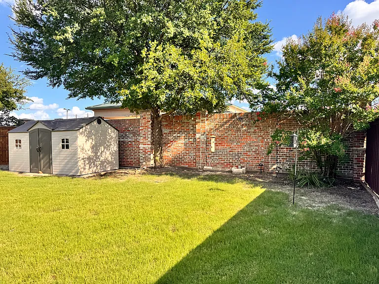 9001 Blue Water Dr — Photo 28
