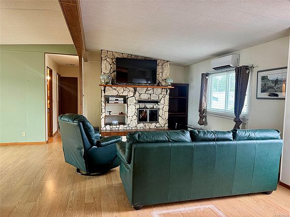 2nd image of 1240 Wilkinson Rd #34