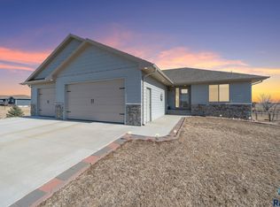 26164 Reed Ct, Canistota, SD 57012