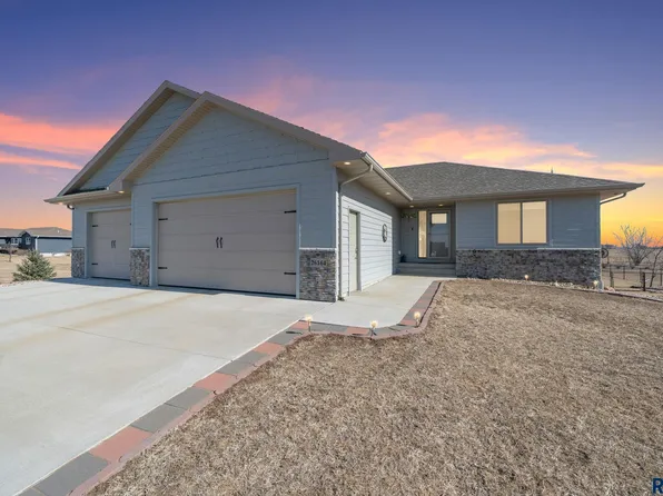 26164 Reed Ct, Canistota, SD 57012