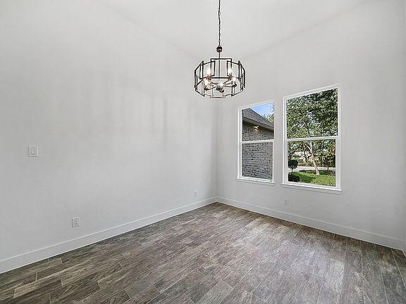 3rd image of 9118 Kostelnik St