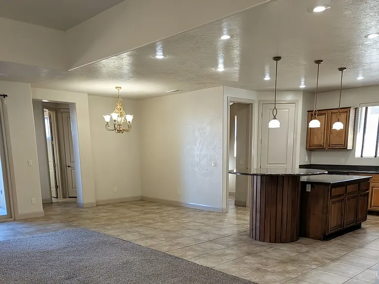 1433 Chaparral Dr — Photo 2