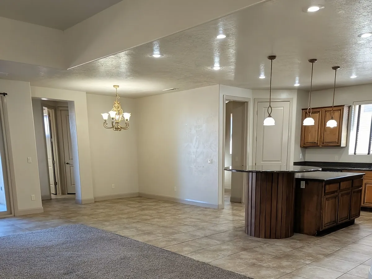 Building Photo - 1433 Chaparral Dr