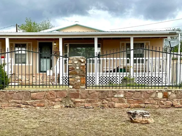 918 Valley St, Las Vegas, NM 87701