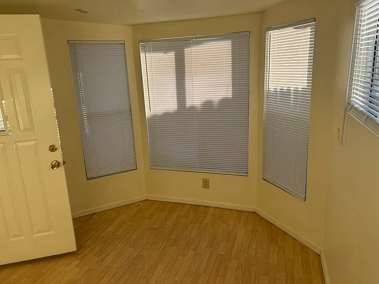 E 2nd Pl — Photo 37