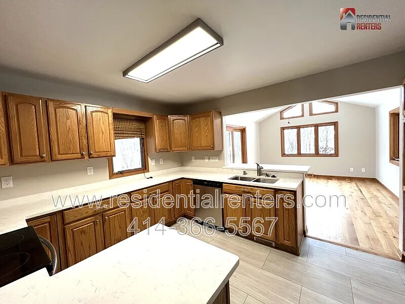 3 bed, 2.0 bath, 2200 sqft, $2,995 — Photo 1