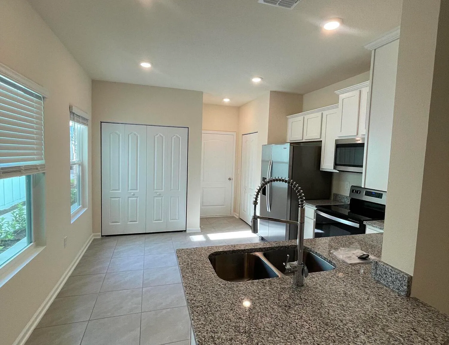 3 bed, 2.5 bath, 1502 sqft, $2,000 — Photo 3